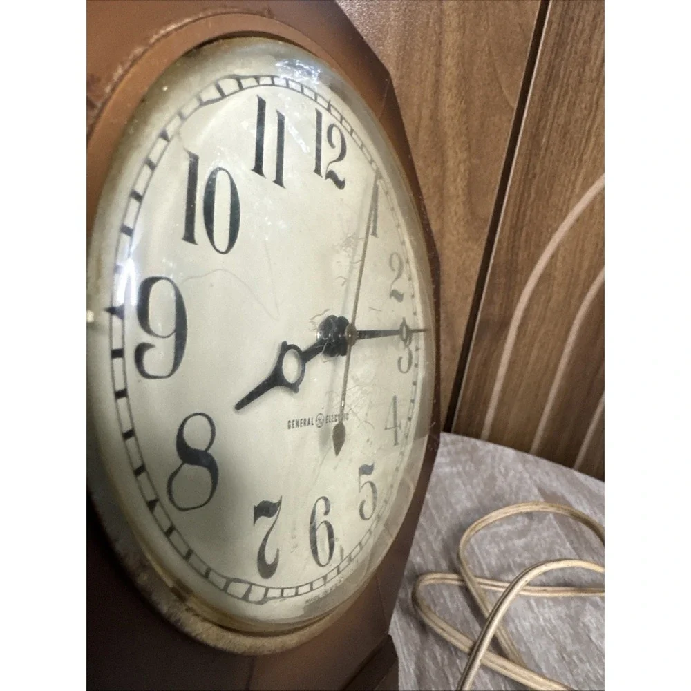 Spartus Vintage Wall Clock Electric 9